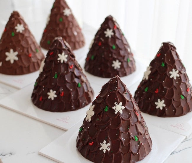 Online Class : Dessert by Moon - Strawberry Chocolate Christmas Tree Cake