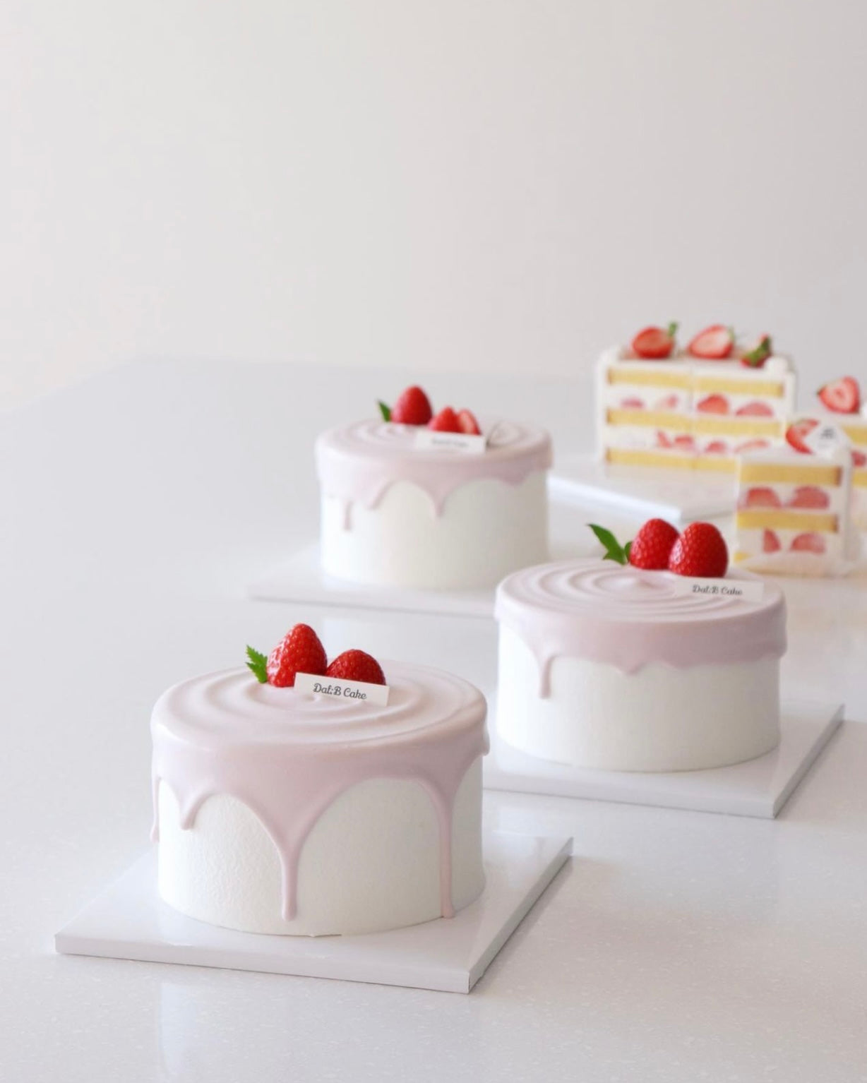 Online Class : Dal B Cake - Strawberry Cake with Pink Melting Cream